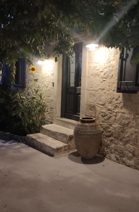 Villa Aiolia Kondoyenadha Exterior photo